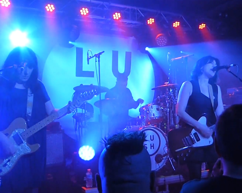 For Love And Miki Watch Lush Play London Last Night For Their First Live Show In Years Vanyaland
