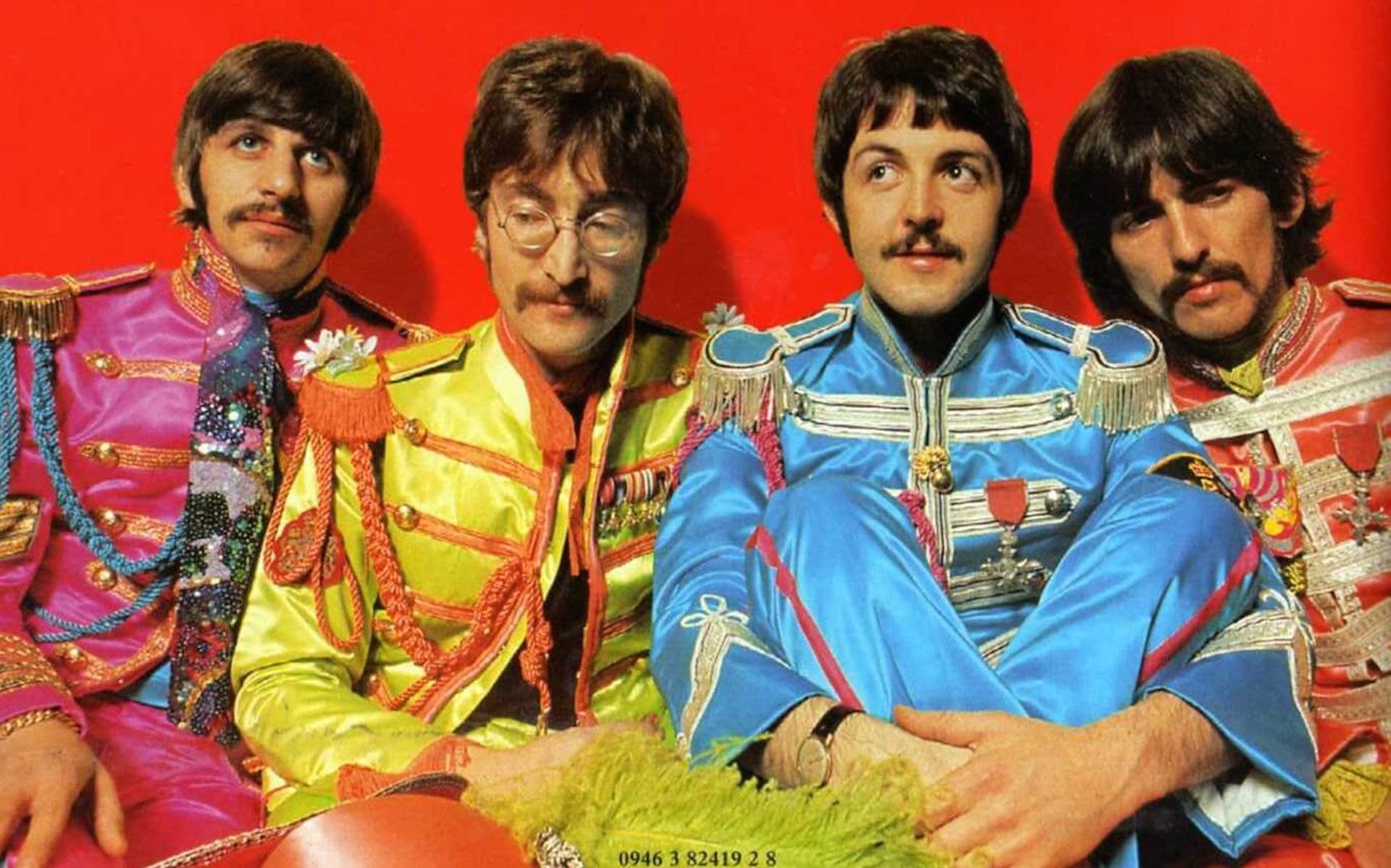 Beatles sgt peppers lonely hearts club. Битлз сержант Пеппер. Sgt Pepper's Lonely Hearts Club Band. Sgt. Pepper s Lonely Hearts Club Band the Beatles. The Beatles 1967.